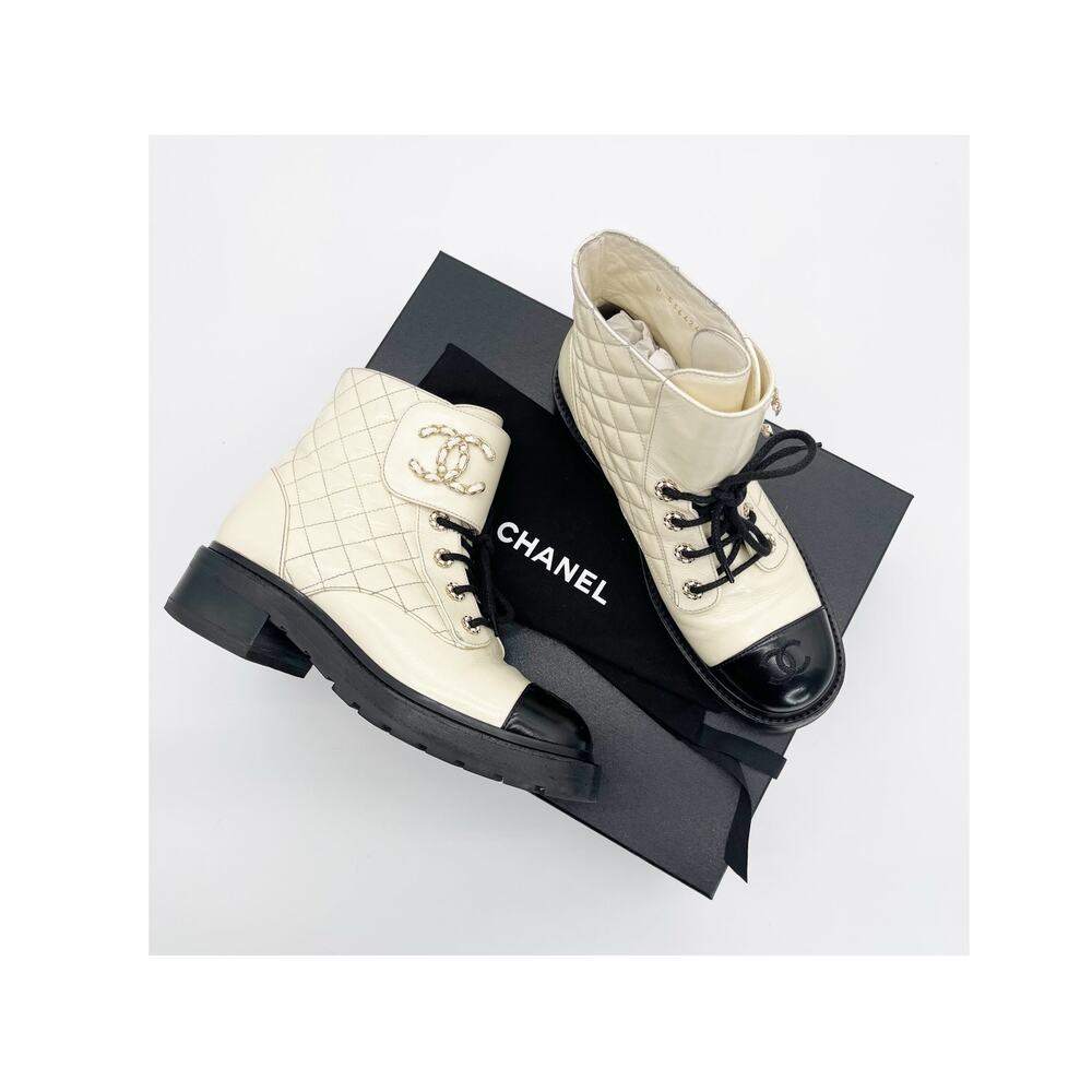 Chanel Brave Ivory Black Quilted Leather Chain CC Cap Tap Combat Boots EU 41